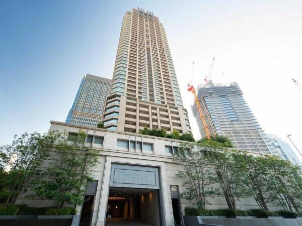 Landmark Tower Apartment in Osaka — photograph 2