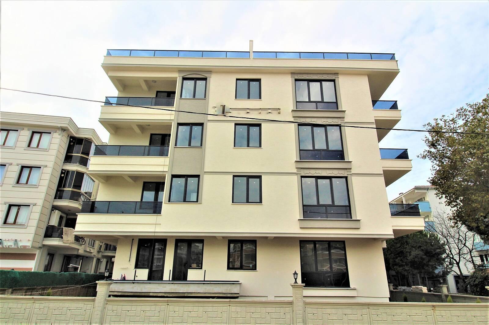 Apartments in Teşvikiye Bld. (Karşıyaka Mh.), Çınarcık — photograph 1